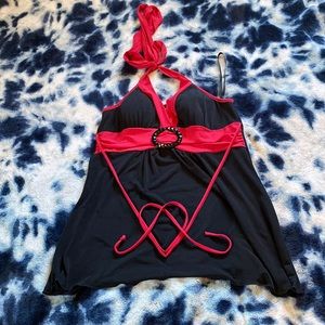 Hot pink, breathable, double tie, has black ring in the middle